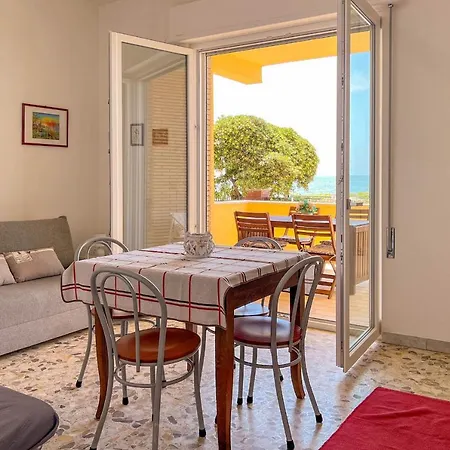 Il Mare In Giardino Apartment