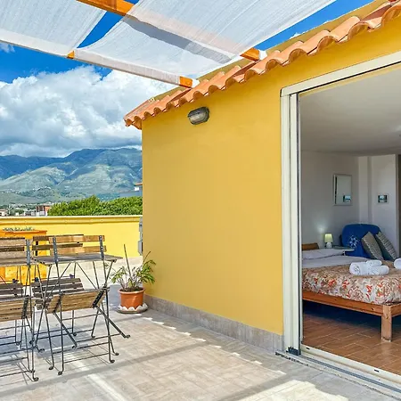 Il Mare In Giardino Apartment *