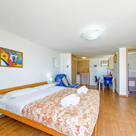 Il Mare In Giardino Apartment