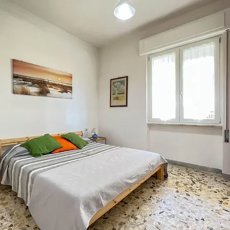 Il Mare In Giardino Apartment *