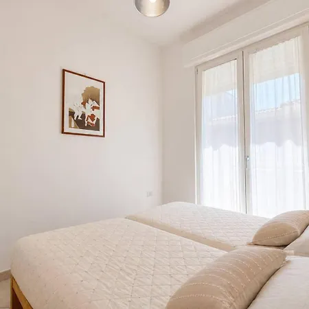 Il Mare In Giardino Apartment