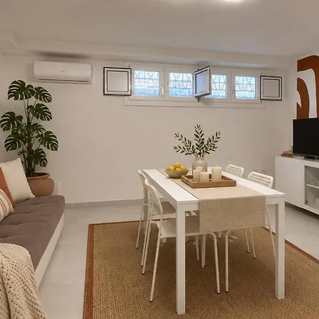 Il Mare In Giardino Apartment *