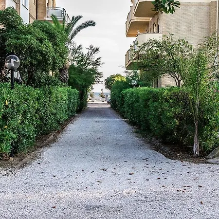 Il Mare In Giardino Apartment