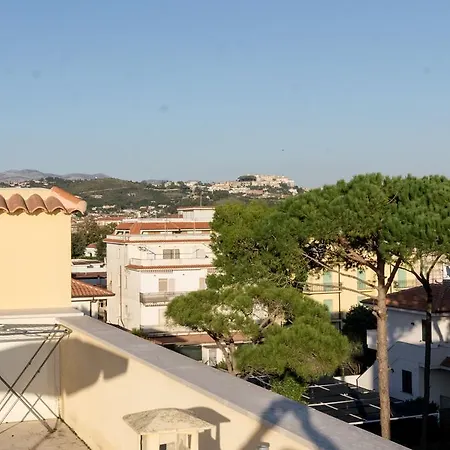 Il Mare In Giardino Apartment