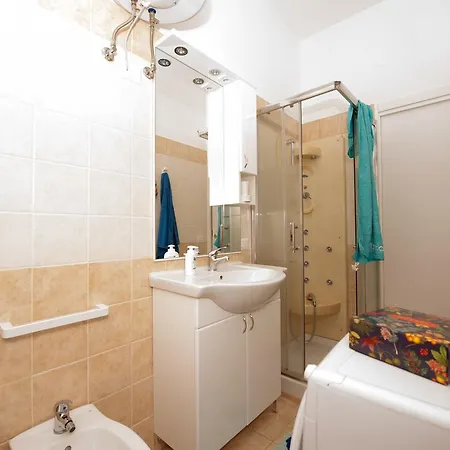 Il Mare In Giardino Apartment *